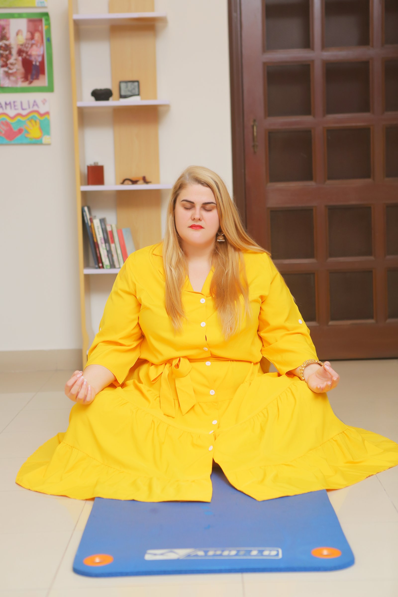 Coach portrait with open hands